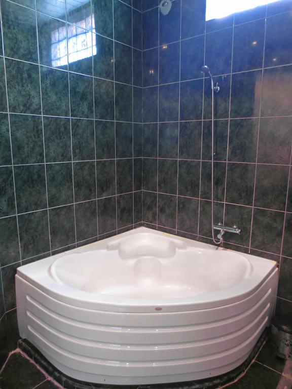 Batumi Sun Hostel Rum bild